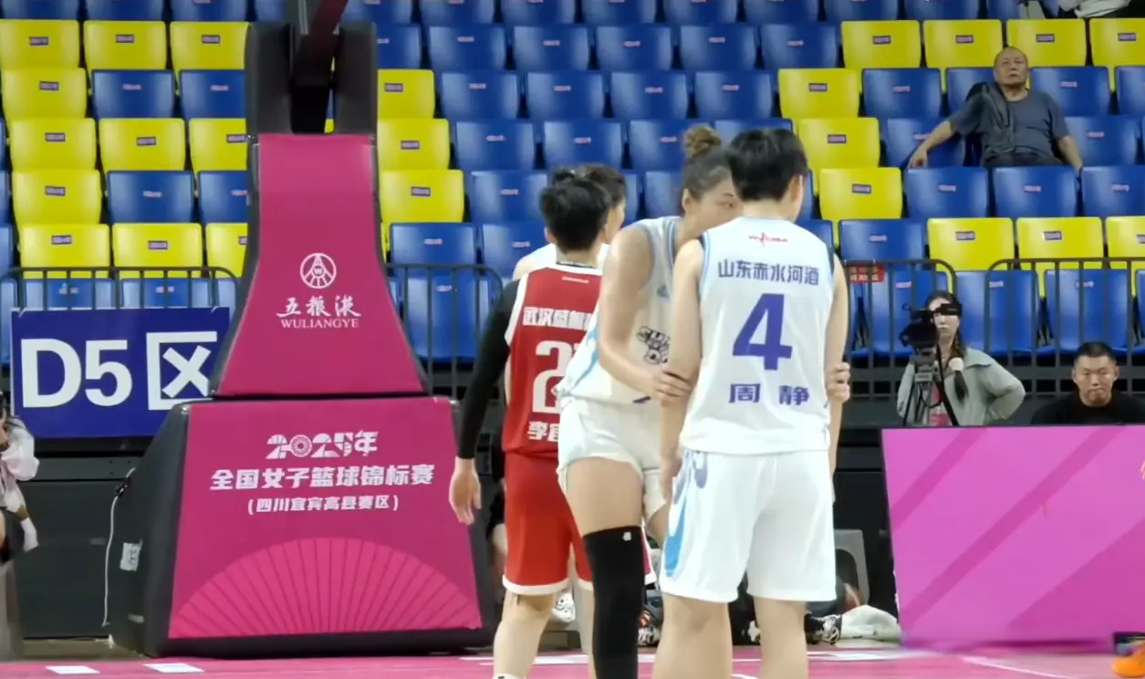 主帅侯冰好, 隋文萍, 山东女篮屈 主帅侯冰好, 隋文萍, 山东女篮屈