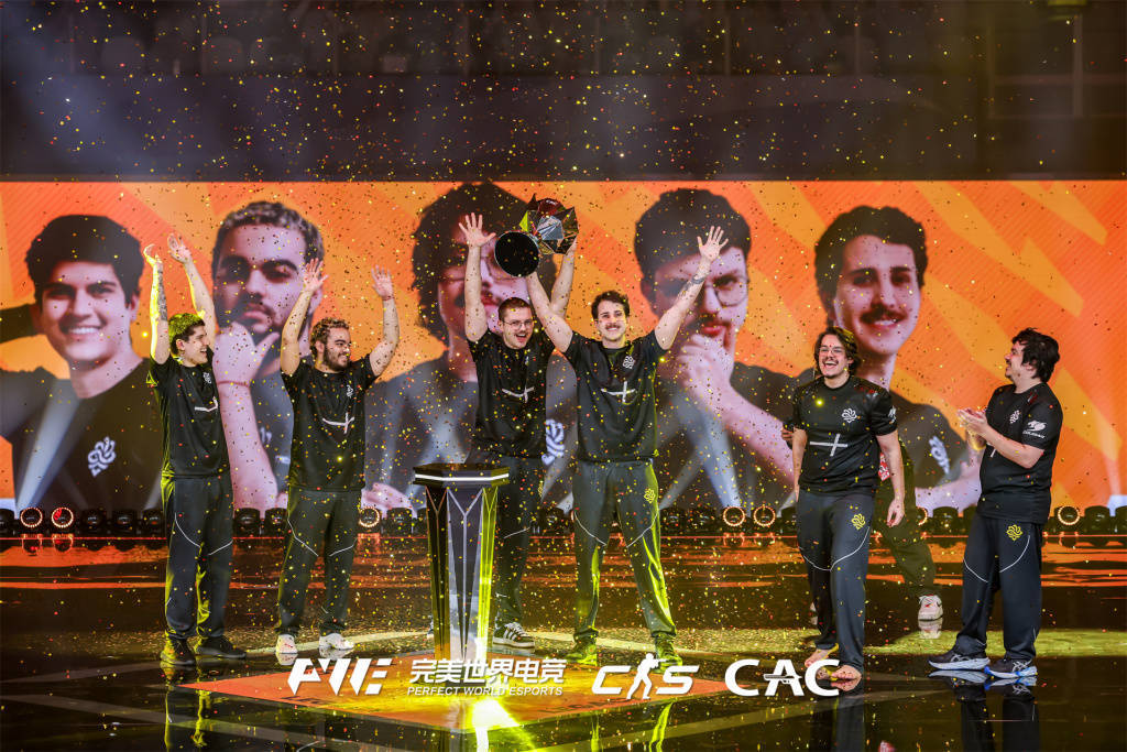 的专业化与, 体的竞技精, 变的信念 的专业化与, 体的竞技精, 变的信念