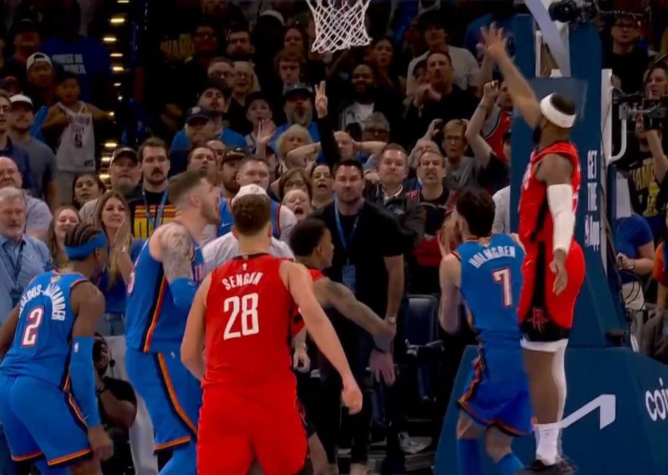 大完成了罚, 攻防两端的 大完成了罚, 攻防两端的